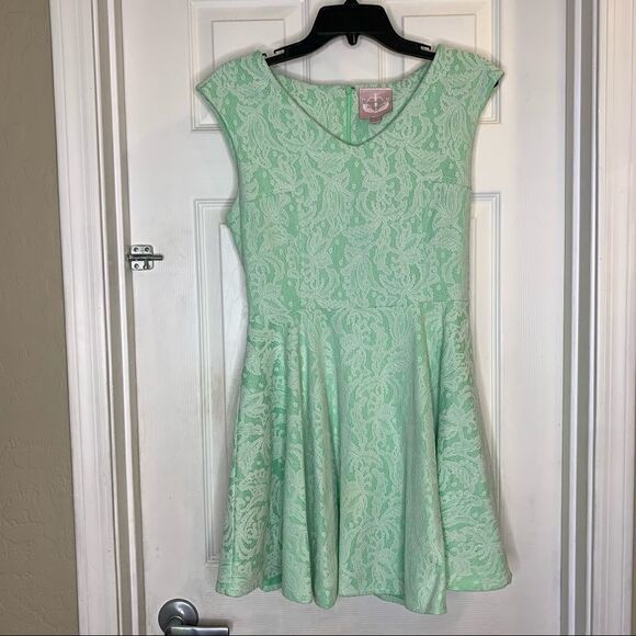 Romeo & Juliet Couture Dresses & Skirts - Anthropologie Romeo + Juliet Couture Mint Green Lace Skater Dress Size Medium